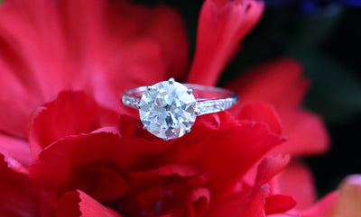 Latest Advert - Art Deco 18ct White Gold Diamond Single Stone Ring with Diamond Shoulders