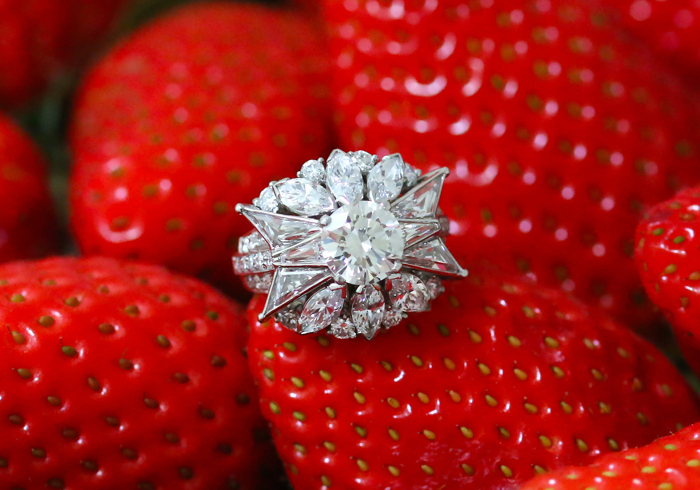 Latest Advert - Van Cleef & Arpels Platinum Diamond Dress Ring