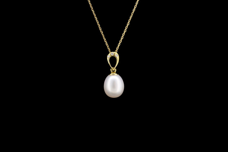 9ct Yellow Gold Diamond and Freshwater Pearl Pendant
