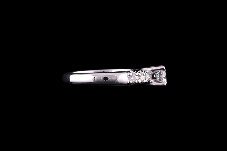 18ct White Gold Diamond Single Stone Ring with Diamond Shoulders