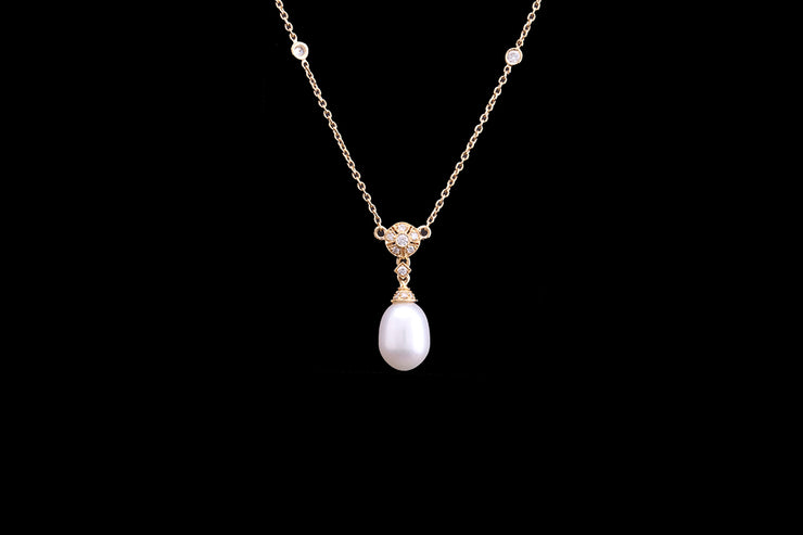 18ct Yellow Gold Diamond and Freshwater Pearl Pendant and Diamond Chain